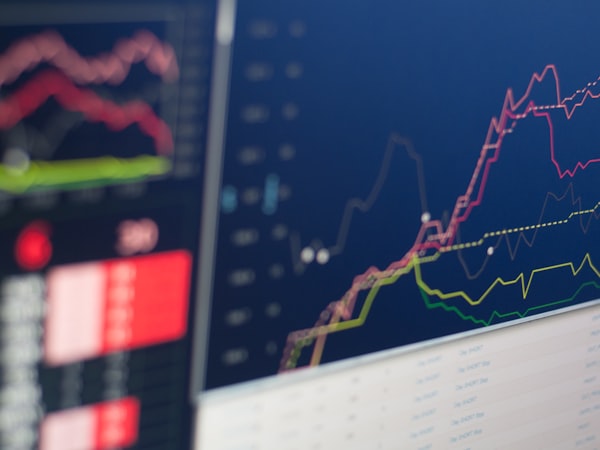 Trading chart with candlestick patterns on a dark monitor